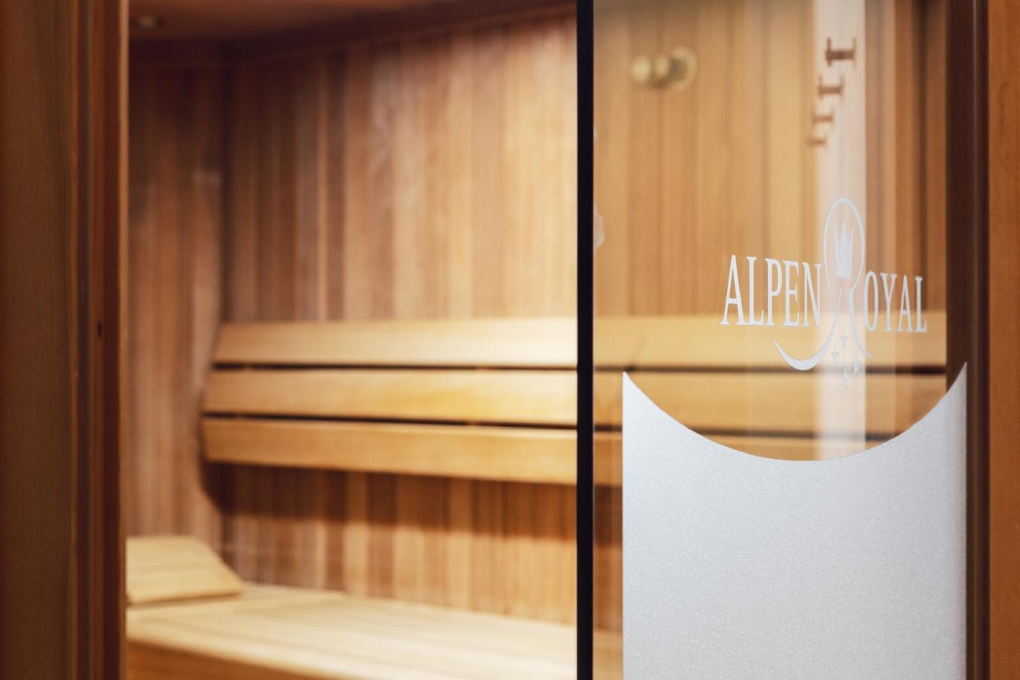 Hotel Alpen-Royal イェルツェンス エクステリア 写真