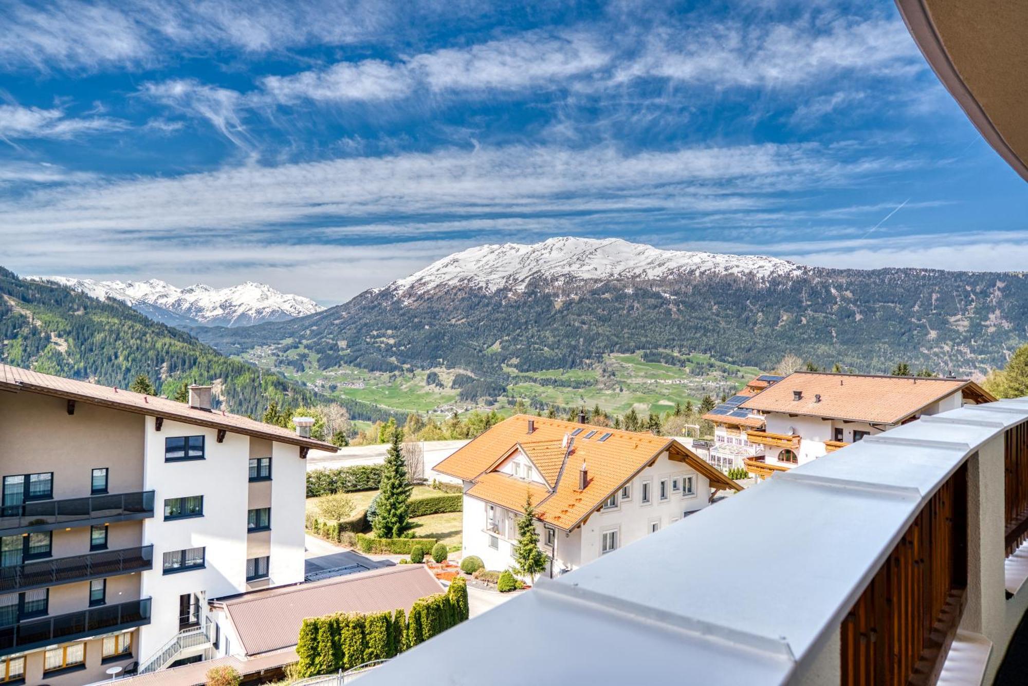Hotel Alpen-Royal イェルツェンス エクステリア 写真