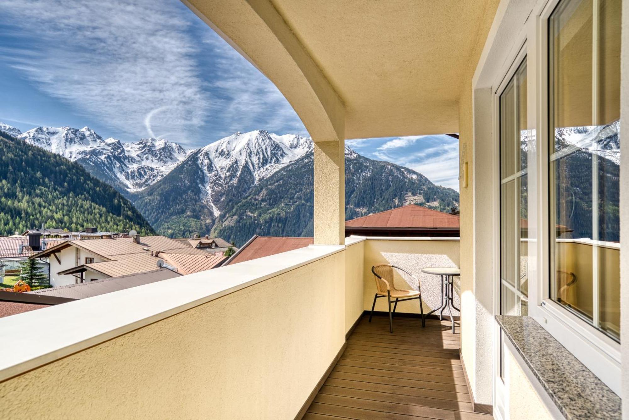 Hotel Alpen-Royal イェルツェンス エクステリア 写真