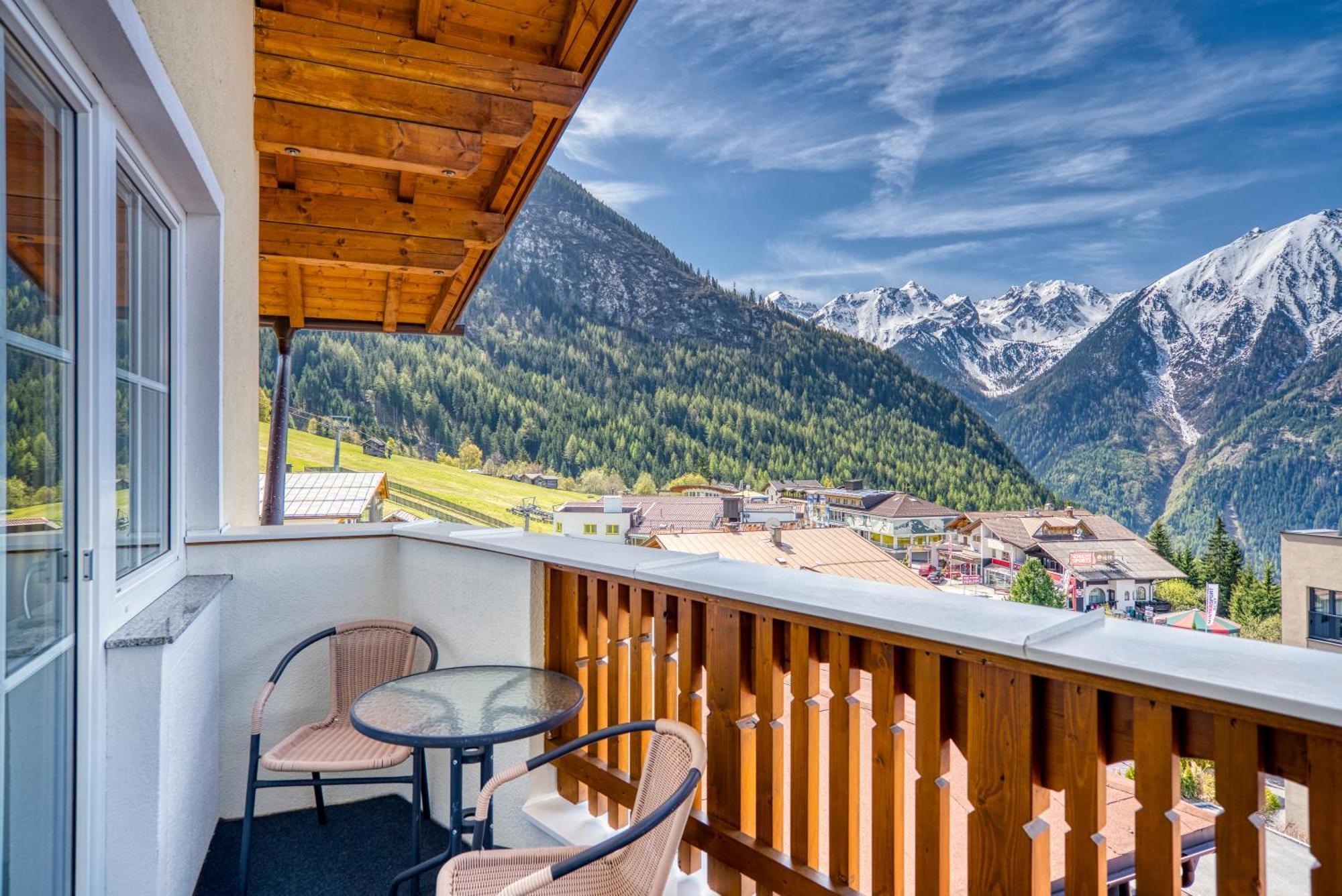 Hotel Alpen-Royal イェルツェンス エクステリア 写真