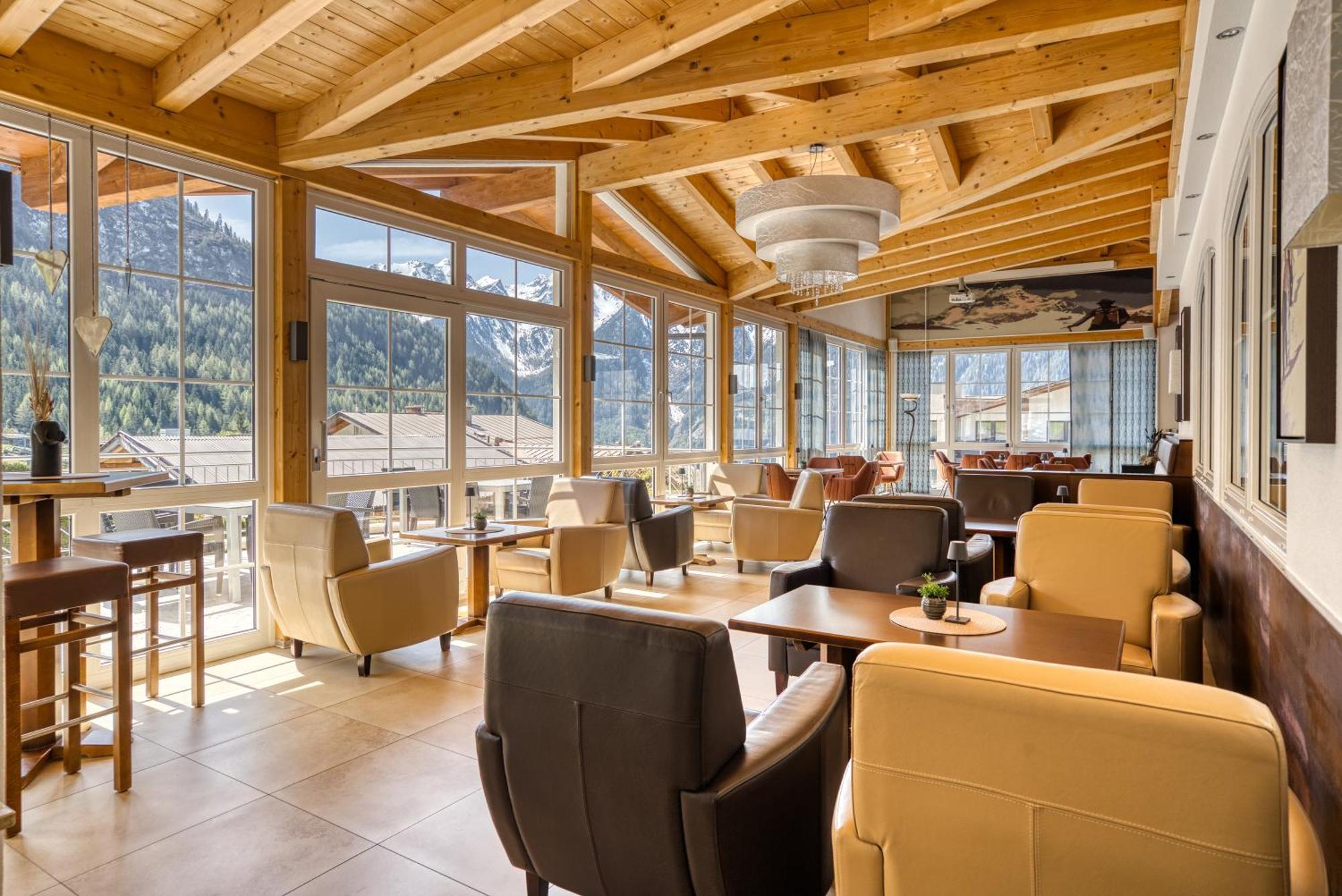 Hotel Alpen-Royal イェルツェンス エクステリア 写真