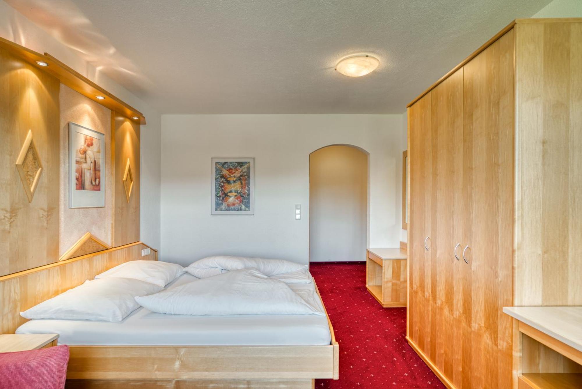 Hotel Alpen-Royal イェルツェンス エクステリア 写真