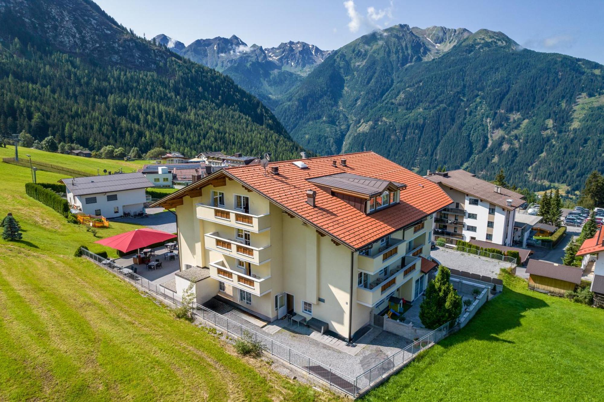 Hotel Alpen-Royal イェルツェンス エクステリア 写真