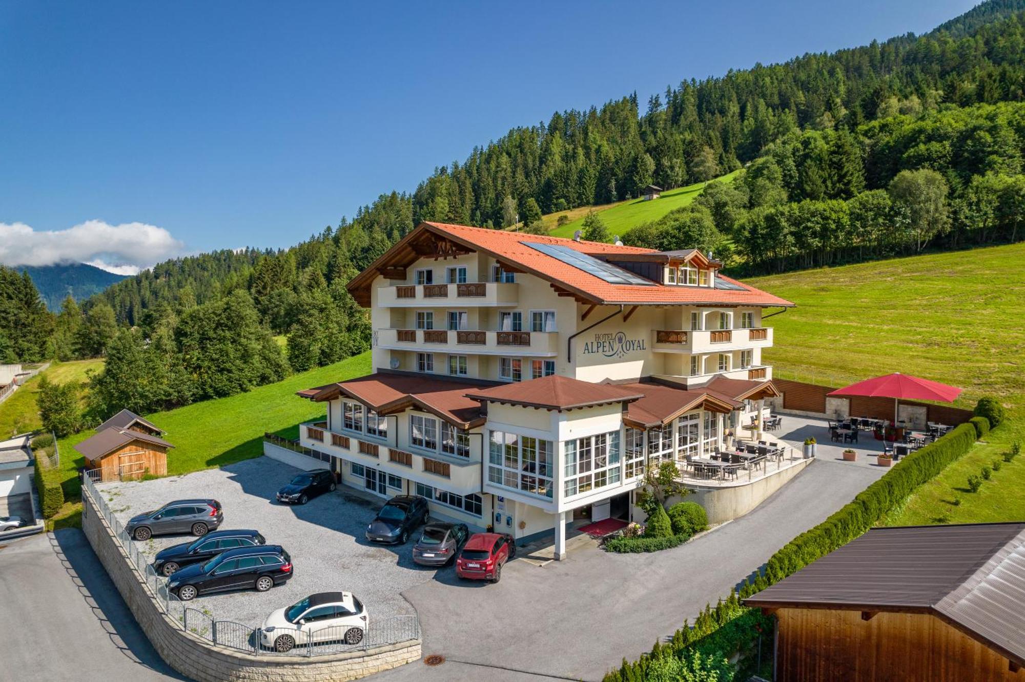 Hotel Alpen-Royal イェルツェンス エクステリア 写真