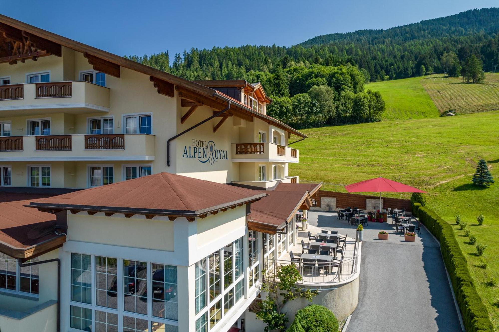 Hotel Alpen-Royal イェルツェンス エクステリア 写真