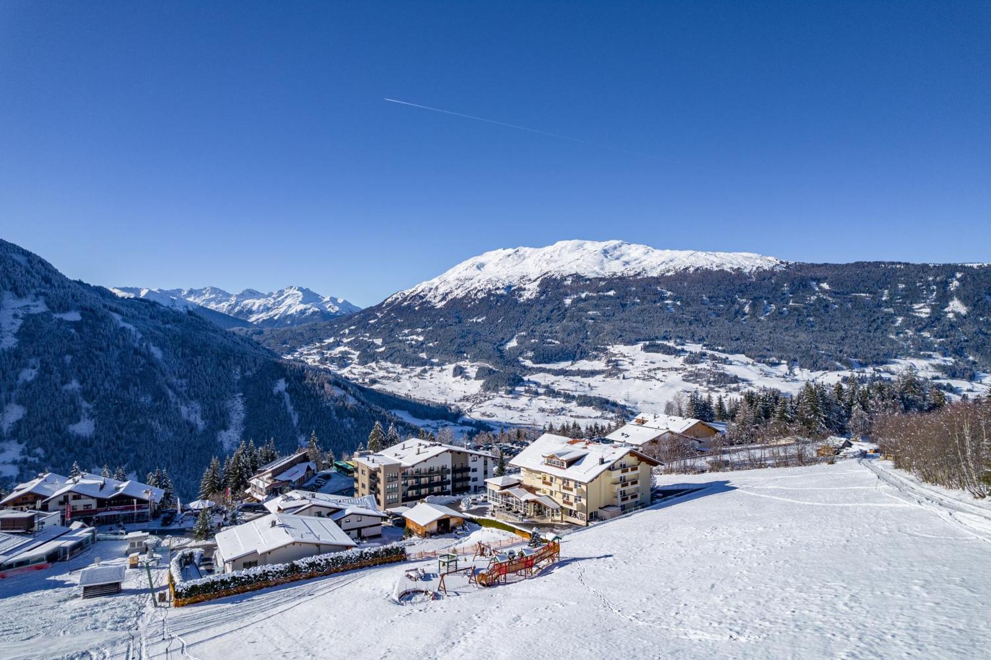 Hotel Alpen-Royal イェルツェンス エクステリア 写真