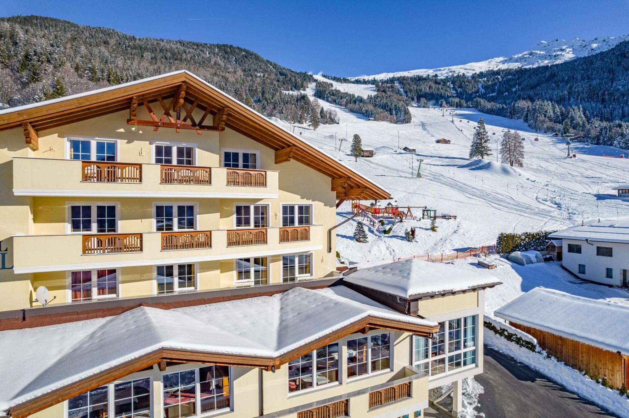 Hotel Alpen-Royal イェルツェンス エクステリア 写真