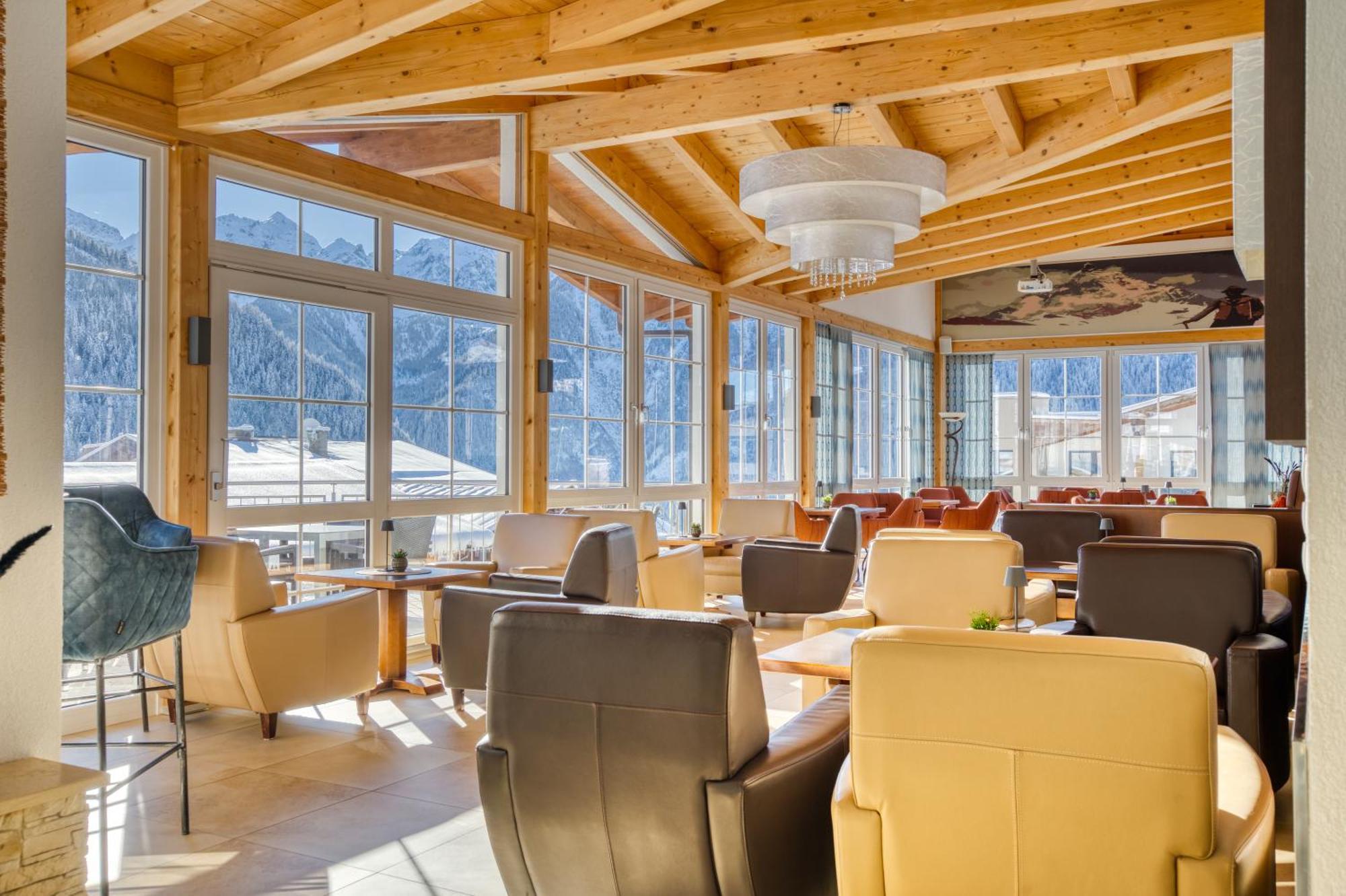 Hotel Alpen-Royal イェルツェンス エクステリア 写真