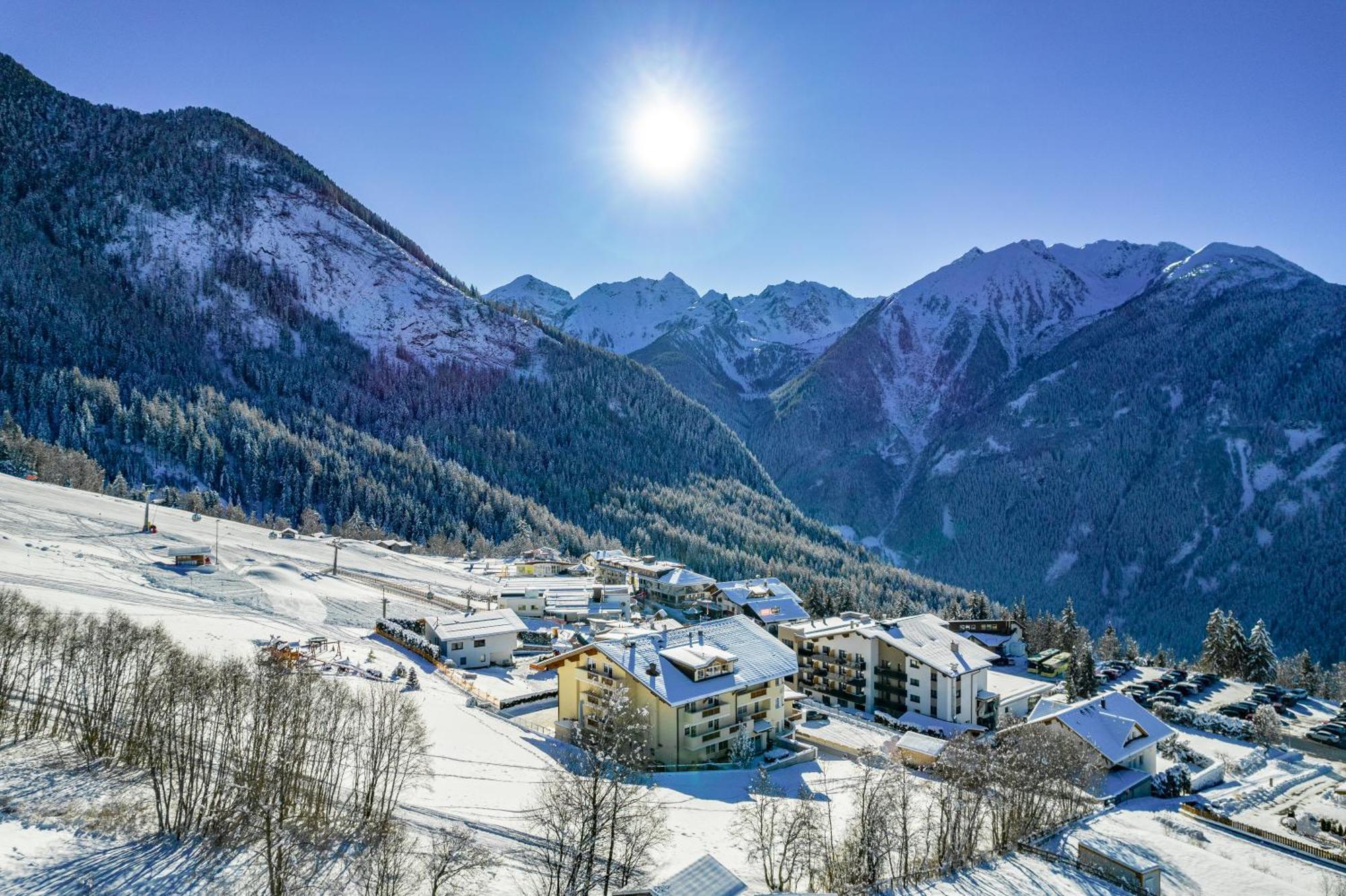 Hotel Alpen-Royal イェルツェンス エクステリア 写真