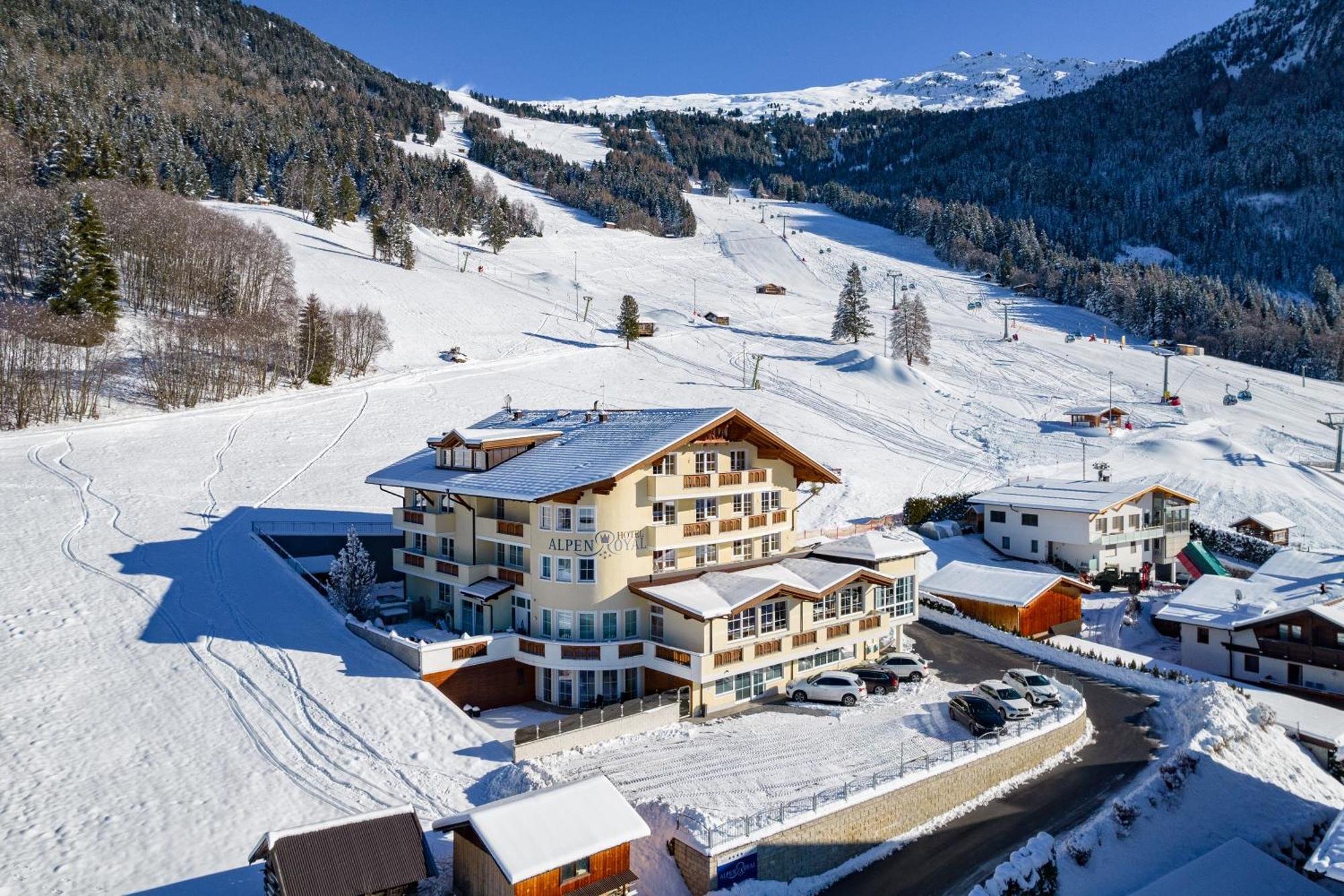 Hotel Alpen-Royal イェルツェンス エクステリア 写真