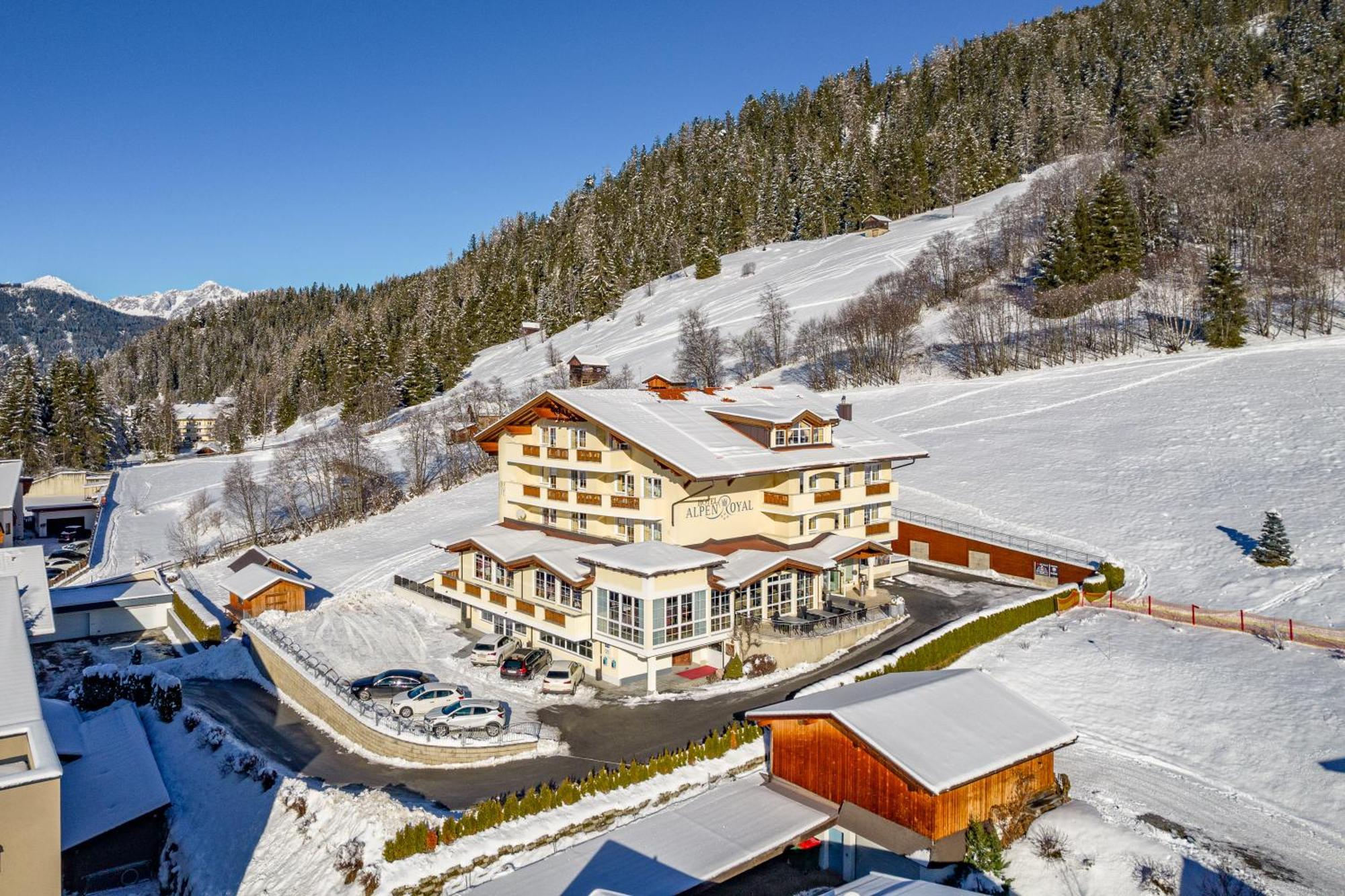 Hotel Alpen-Royal イェルツェンス エクステリア 写真