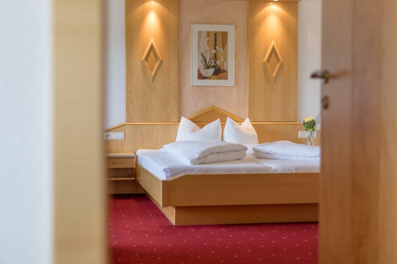 Hotel Alpen-Royal イェルツェンス エクステリア 写真